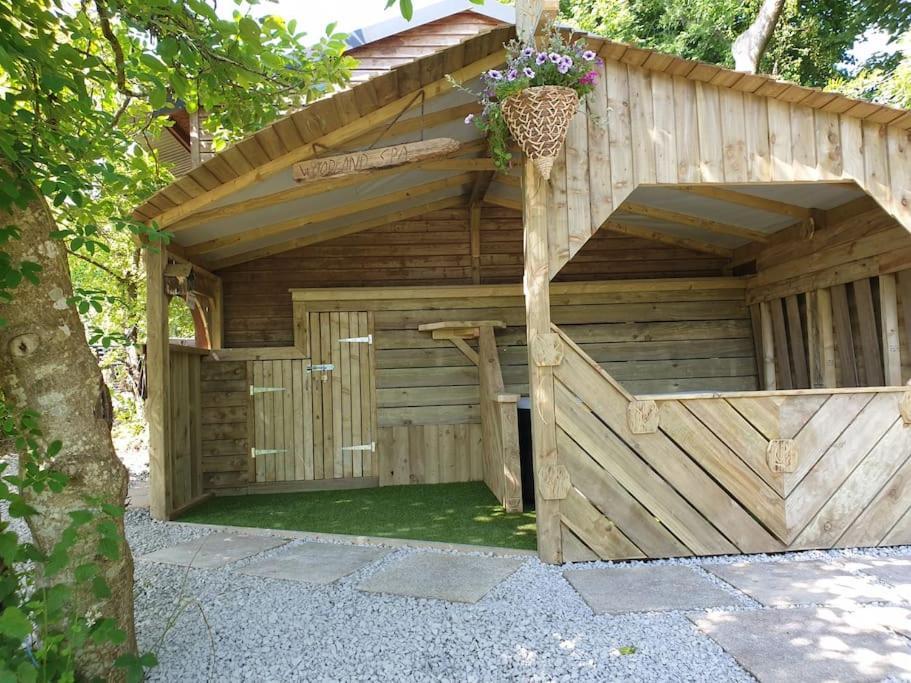 The Bothy Near Tenby, Big Projector Screen, Four-Poster Bed, On-Site Hot Tub Access Via Spa Pack, Breakfast Zewnętrze zdjęcie