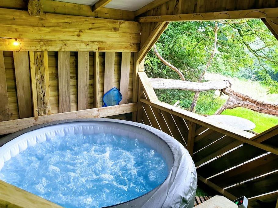 The Bothy Near Tenby, Big Projector Screen, Four-Poster Bed, On-Site Hot Tub Access Via Spa Pack, Breakfast Zewnętrze zdjęcie