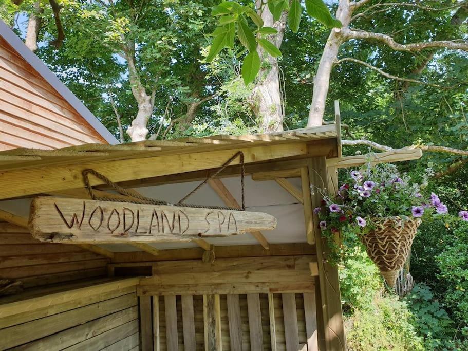The Bothy Near Tenby, Big Projector Screen, Four-Poster Bed, On-Site Hot Tub Access Via Spa Pack, Breakfast Zewnętrze zdjęcie